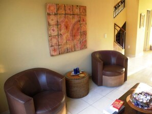 Nhà liên kế dành cho gia đình, 3 phòng ngủ | Khu phòng khách | TV màn hình phẳng