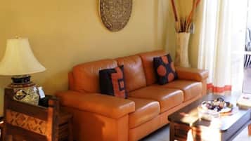 Familien-Stadtwohnung, 3 Schlafzimmer | Wohnbereich | Flachbildfernseher