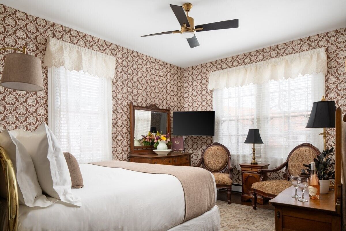 Room, Private Bathroom (Ware Room)