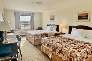 Desk, free WiFi, bed sheets - Prairie Moon Inn & Suites Unity (Unity)