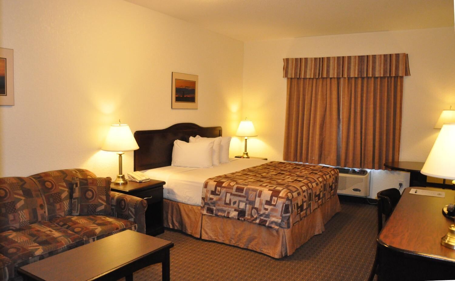 desk, free wifi, bed sheets