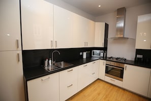 Apartment, 2 Bedrooms | Private kitchen