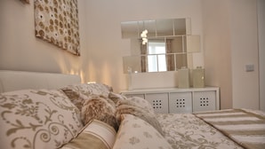 Apartamento, 2 habitaciones | 2 dormitorios, tabla de planchar con plancha, wifi gratis y ropa de cama