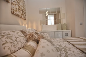 2 bedrooms, iron/ironing board, free WiFi, bed sheets - Edinburgh Pearl Apartments Dalry House (Edinburgh)