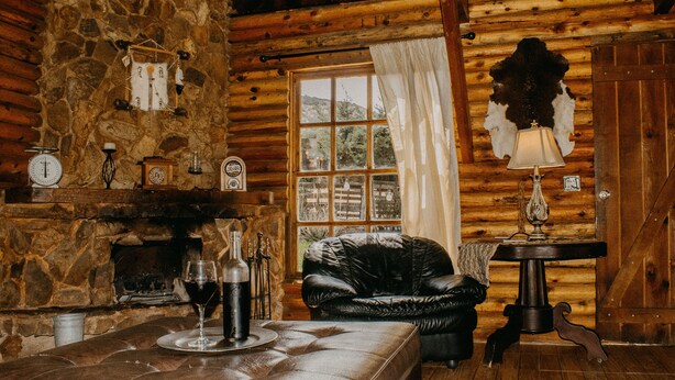 Flat-screen TV, fireplace - La Cabaña de Cuatro Milpas (Ensenada)