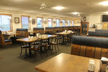 Restaurant. Armada Inn Motel