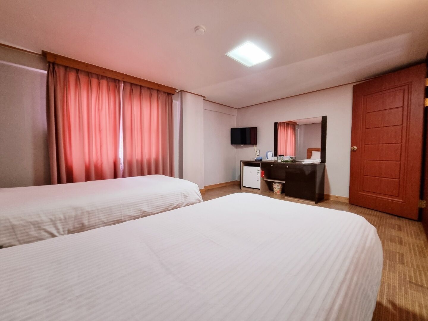 standard twin room | free wifi, bed sheets