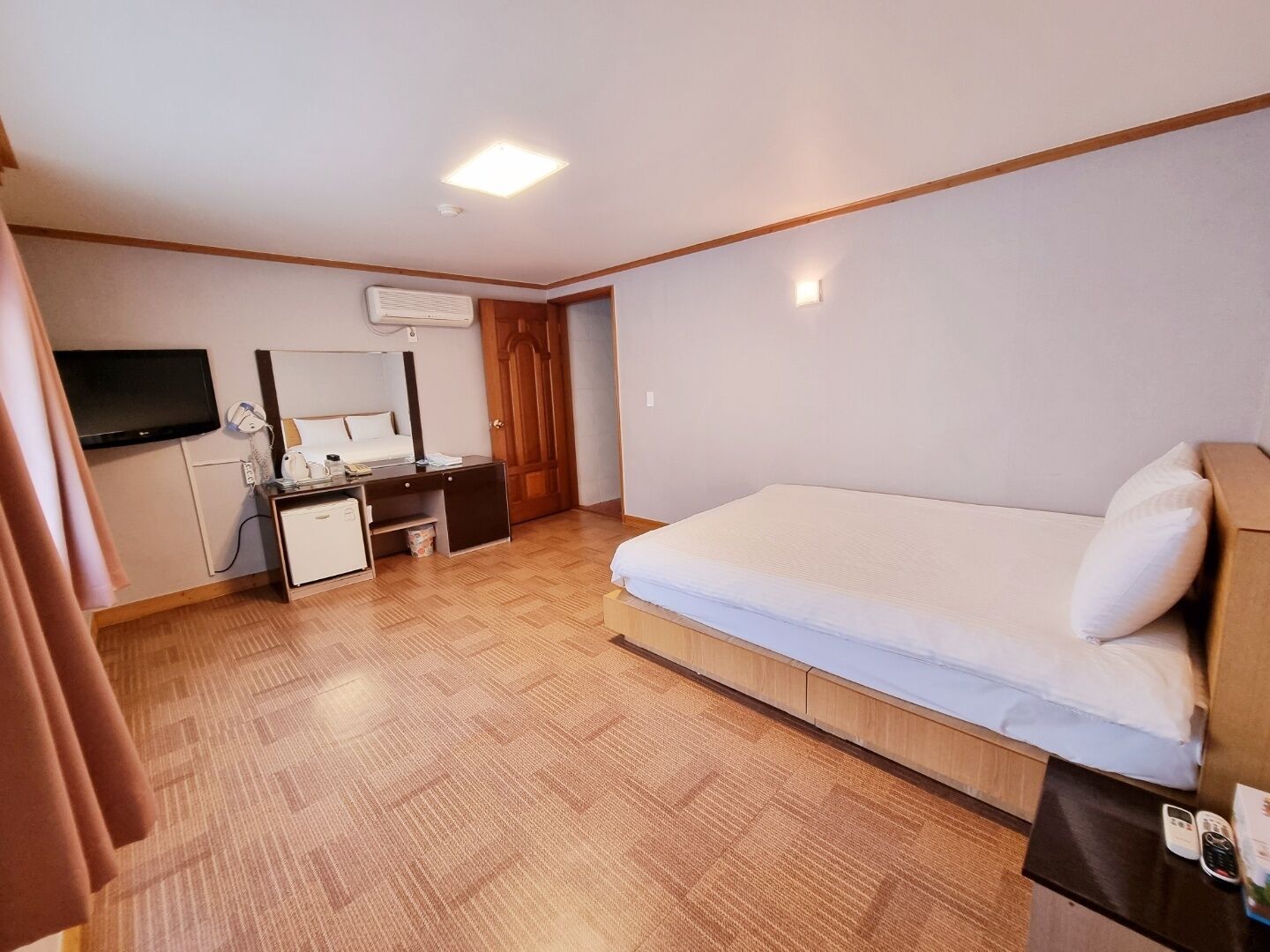 standard double room | free wifi, bed sheets