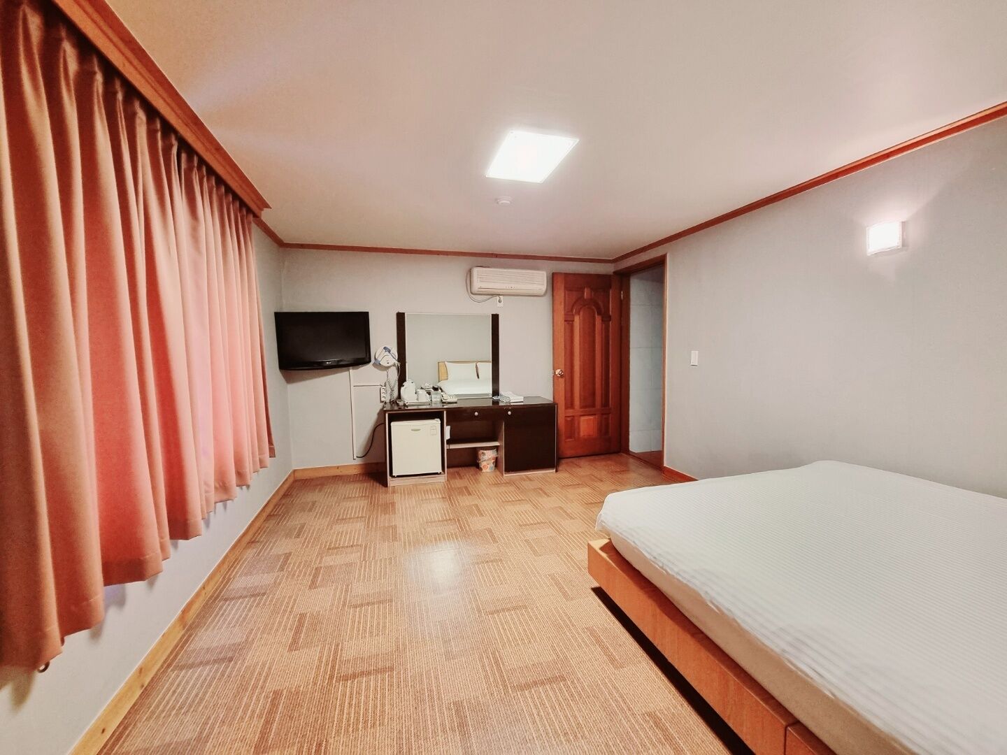 standard double room | free wifi, bed sheets