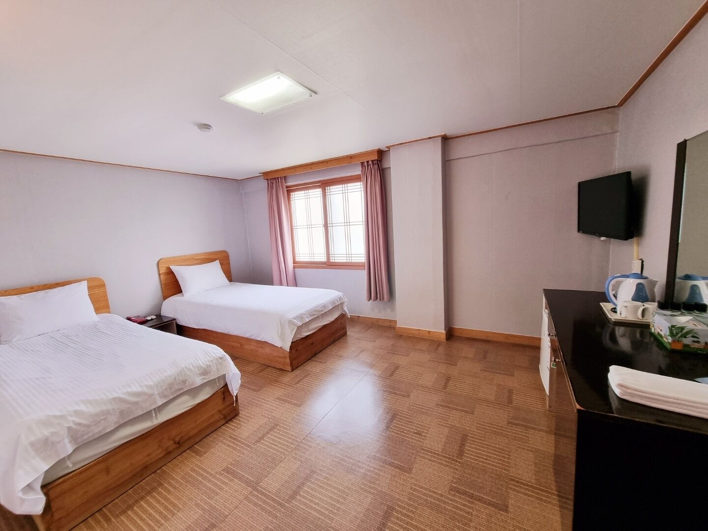 standard twin room | free wifi, bed sheets