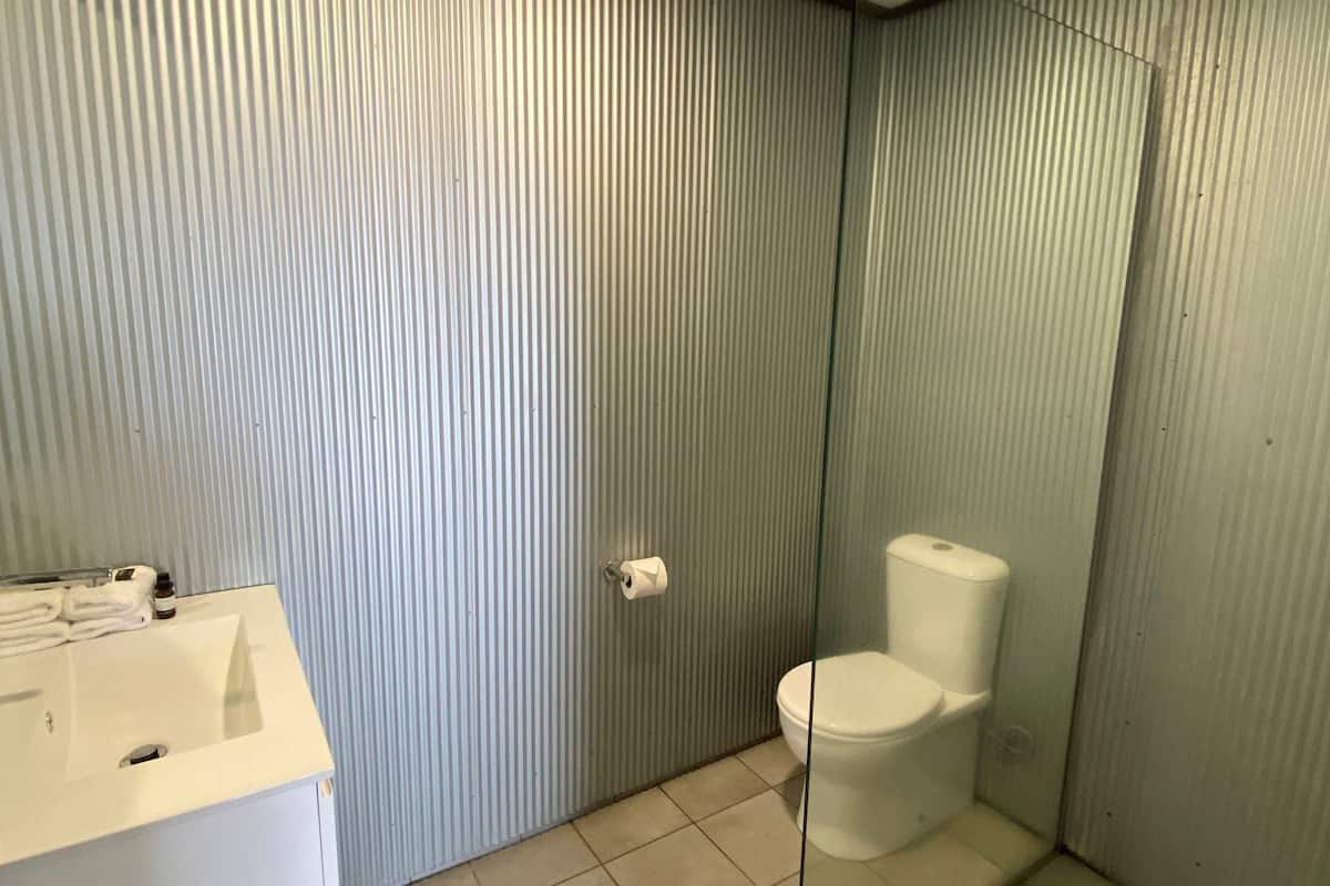 suite, 2 bedrooms, mountain view | bathroom | towels