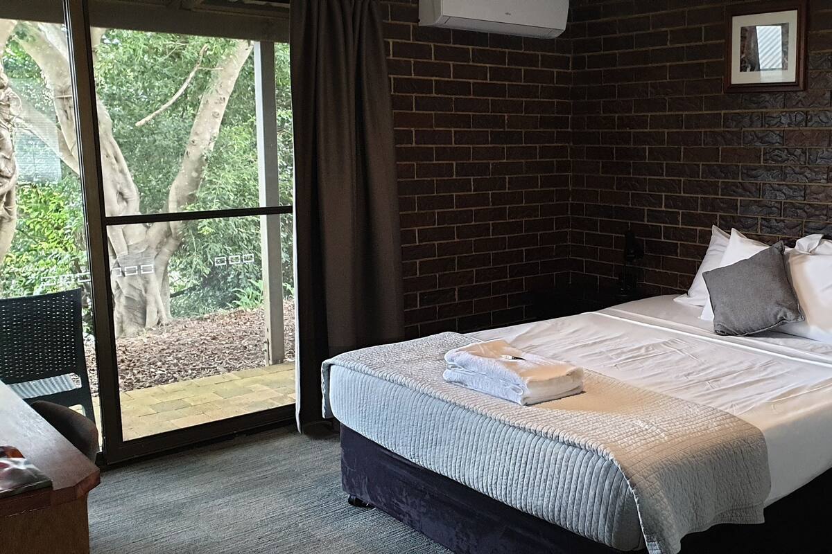 standard room | free wifi, bed sheets