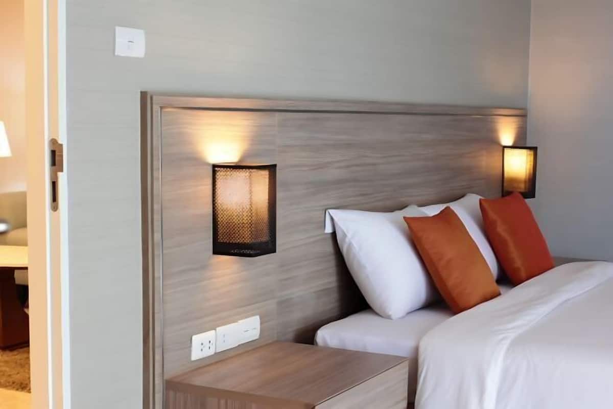 Free WiFi, bed sheets