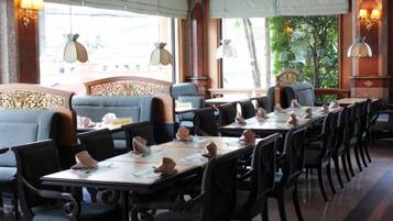 Daily buffet breakfast (THB 307 per person)