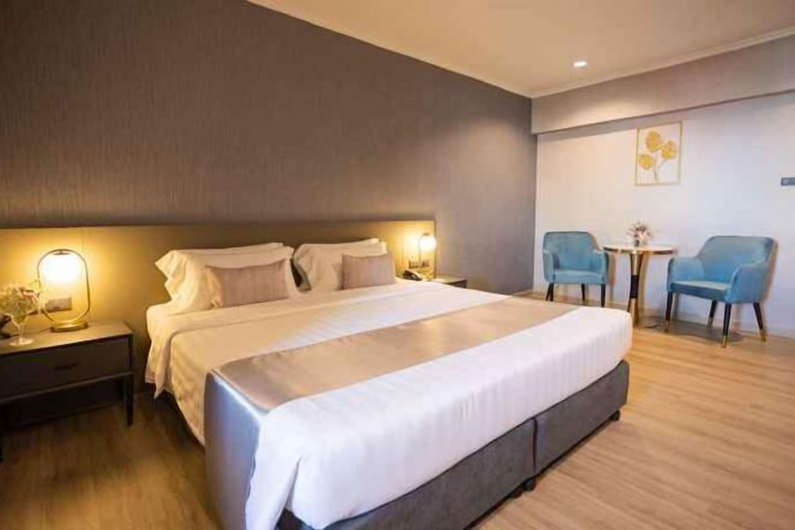 Free WiFi, bed sheets