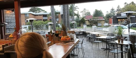 Açık havada yemek servisi