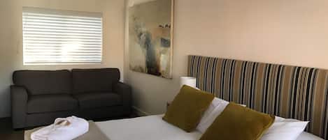 Chambre Standard double (Deluxe) | Literie de qualité, bureau, espace de travail pour ordinateurs portables