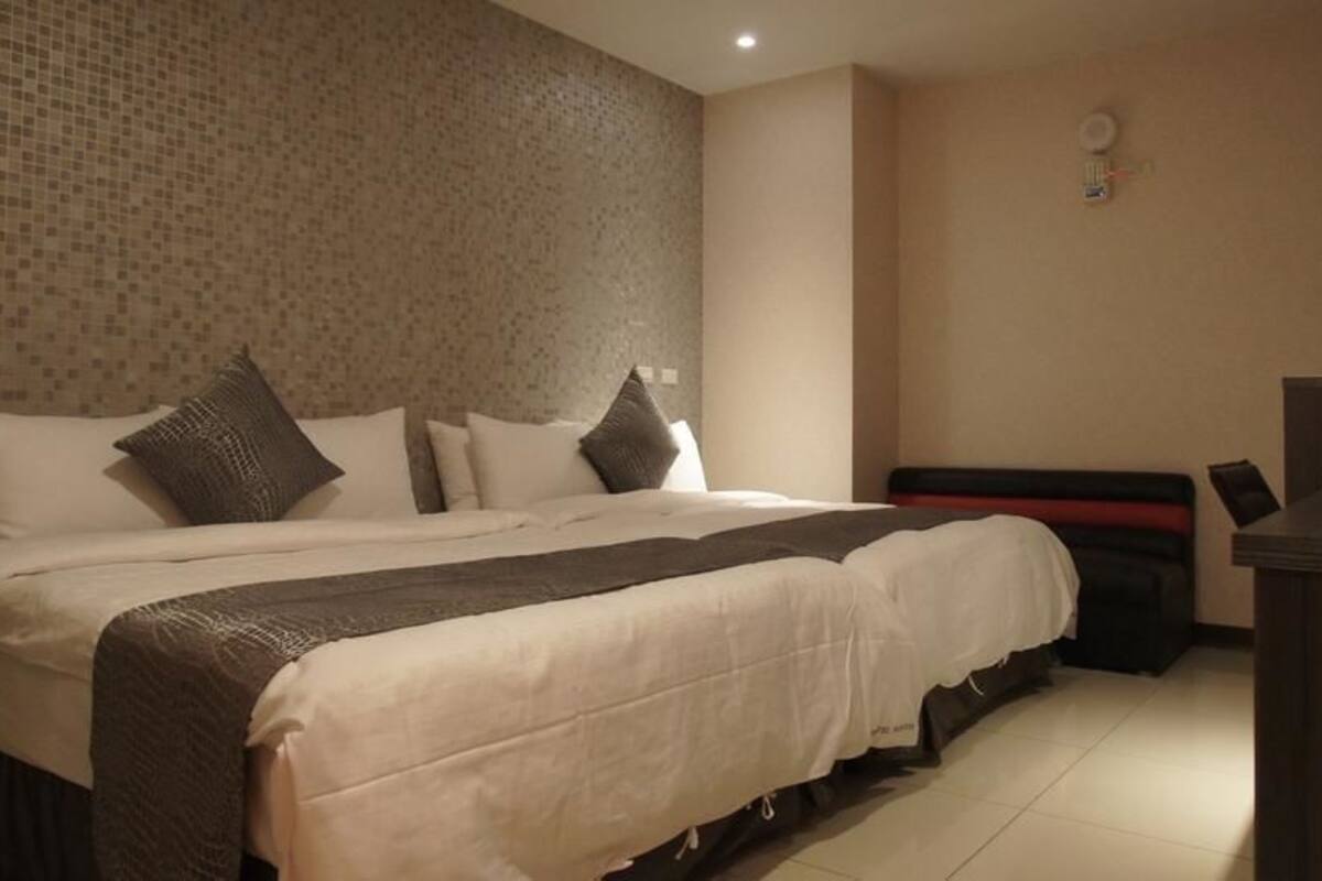 Blackout curtains, soundproofing, free WiFi