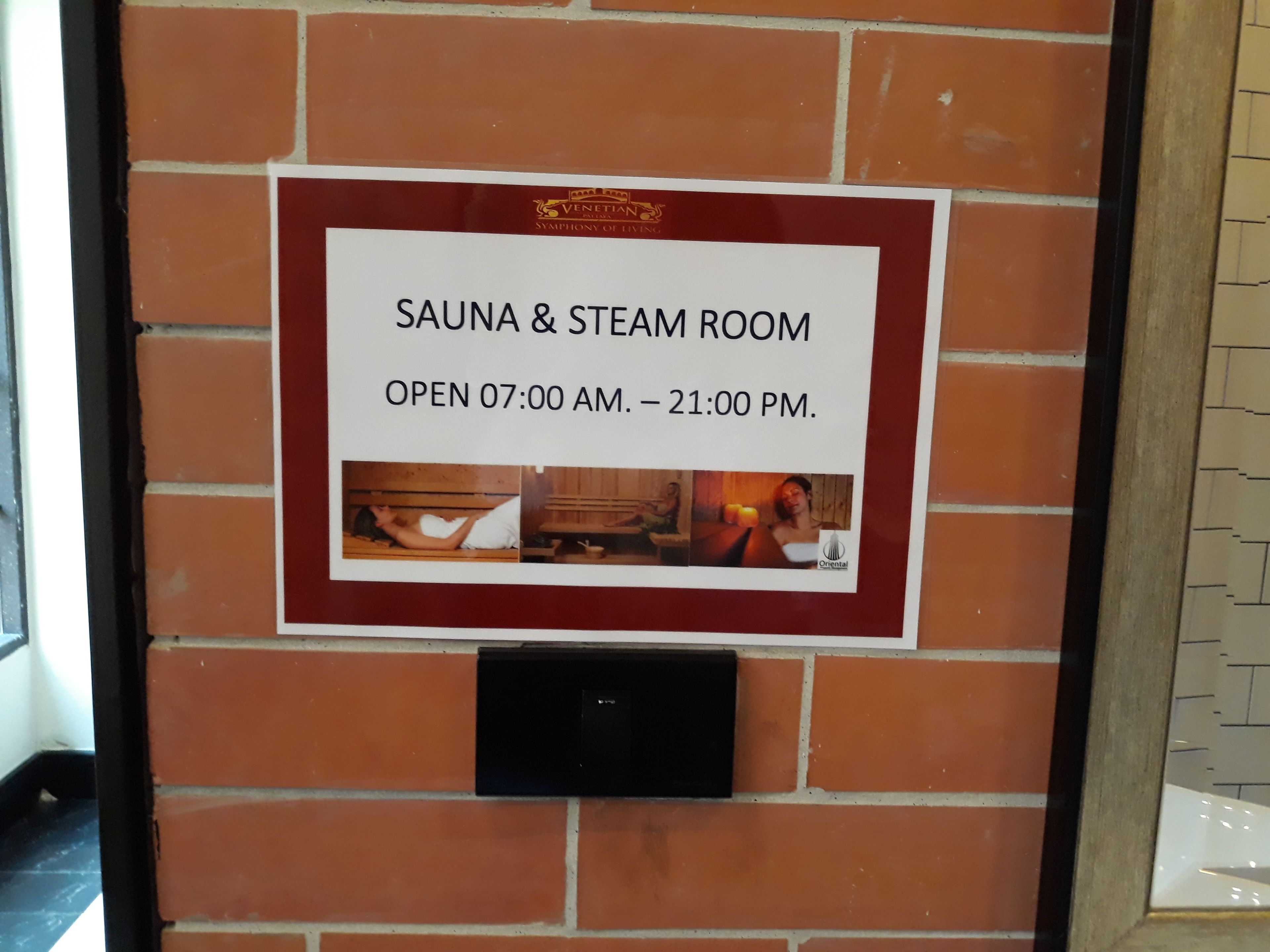 A sign for a sauna and steam room, open from 07:00 AM to 21:00 PM.