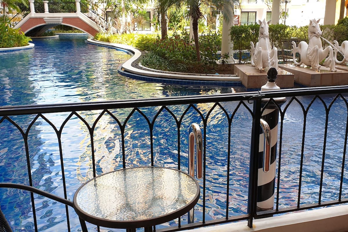 Room, 1 Bedroom, Pool Access | 1 bedroom, blackout drapes, soundproofing