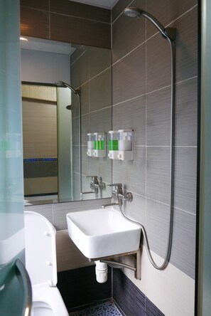 Standard Double Room Single Use, 1 Double Bed | Bathroom | Shower, free toiletries, hair dryer, towels - KK Hotel (Kowloon)