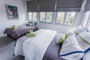 Iron/ironing board, free cots/infant beds, free WiFi, bed sheets - Carrington Manor (Spring Hill)