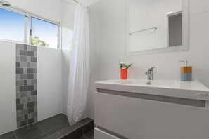 Maison Familiale, 2 chambres | Salle de bain