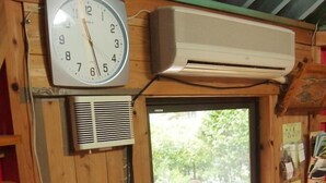 Flat-screen TV - Daichan House - Campsite (Yakushima)