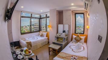 Deluxe Twin Room | Minibar, in-room safe, desk, soundproofing
