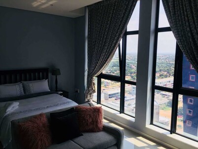 Pat Luxurious Studio