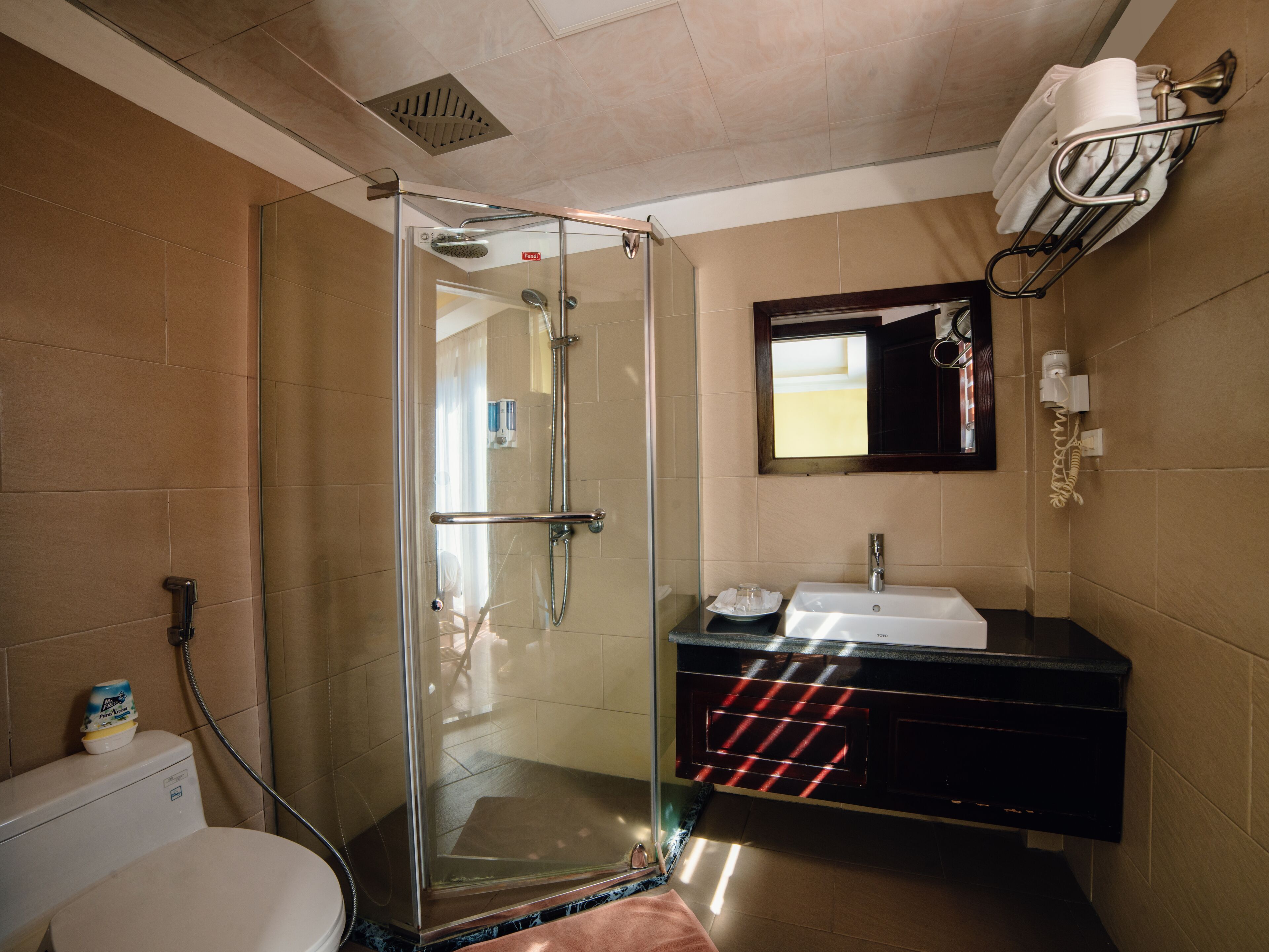 shower, rainfall showerhead, free toiletries, hair dryer