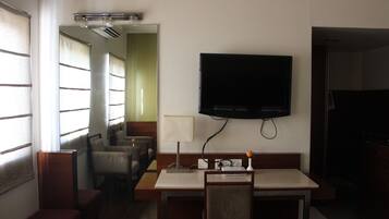 Executive Room, 1 Double Bed, Lake View | Desk, laptop workspace, blackout curtains, soundproofing