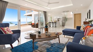 3 Bedroom Villa with Ocean View | Vardagsrum | 65-tums platt-tv med kabelkanaler, smart-tv och betalfilmer
