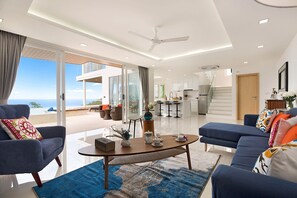 ทีวีจอแบน 65 นิ้ว พร้อมช่องเคเบิล, สมาร์ททีวี, ภาพยนตร์แบบจ่ายต่อเรื่อง