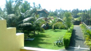 Unclassified image, 2 of 24, button - Larn's villa (Wadduwa)