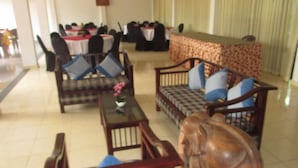 Unclassified image, 5 of 24, button - Larn's villa (Wadduwa)