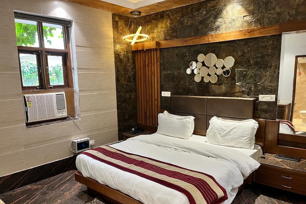 Deluxe Room | 1 bedroom, rollaway beds, free WiFi