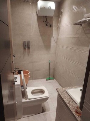 Superior Room | Bathroom | Shower, towels - JJK AT STAY HOME (Dehradun)