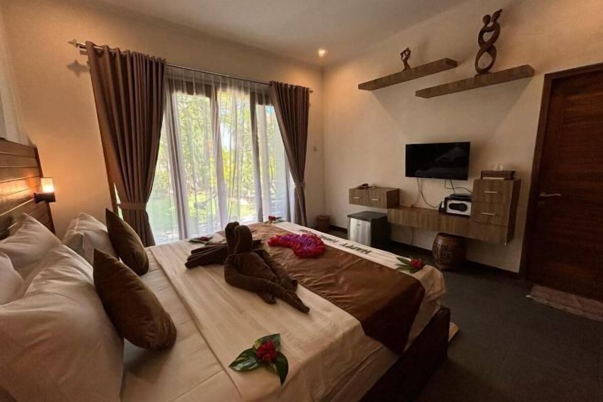 Minibar, in-room safe, soundproofing, WiFi (free)