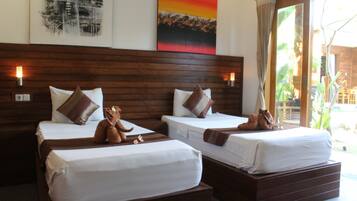 Standard Twin Room | Minibar, in-room safe, soundproofing, free WiFi