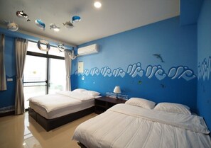 Standard Quadruple Room | Blackout drapes, free WiFi, bed sheets - Passion B&B (Magong)