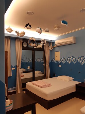Standard Quadruple Room | Blackout drapes, free WiFi, bed sheets - Passion B&B (Magong)