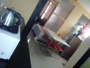 Makan di kamar