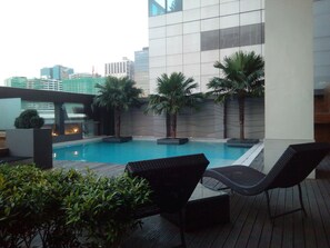 Outdoor pool, open 6 AM to 11 PM, sun loungers - Shanika Properties at Fort Bonifacio (Taguig)