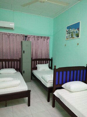 บ้านพัก, 3 ห้องนอน, ระเบียง | ผ้าม่านกันแสง, เตารีด/โต๊ะรีดผ้า, เตียงเสริม/เปล, Wi-Fi ฟรี