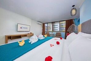 Dobbeltrom – deluxe | Skrivebord, blendingsgardiner og strykejern/-brett