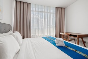 2 kamar tidur dan didekorasi berbeda-beda