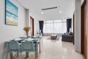 Apartemen Keluarga, 2 kamar tidur, menara | Area keluarga | Televisi LCD 46-inci dengan saluran TV digital dan TV