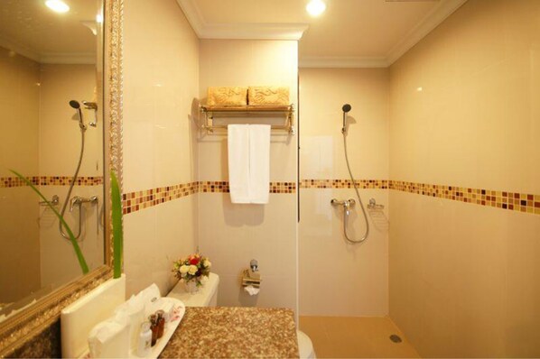 A bathroom with a shower, toilet, and sink. - 19th Avenue (Pattaya)