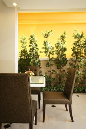 Lobby sitting area - 19th Avenue (Pattaya)